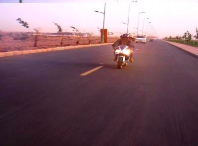 wa kssiri asa7bi rah t3atelna 3la l9o9 ...ou chi 9o9 makayne lol